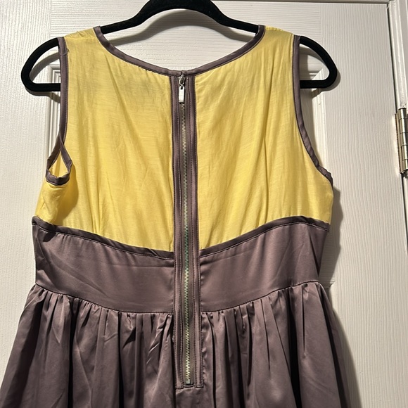 👗Ryu Silk Yellow and Gray Sleeveless Midi Dress - Picture 8 of 16